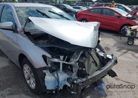 2016 Toyota Camry Le z USA, uszkodzony, nr VIN 4T1BF1FK6GU999647